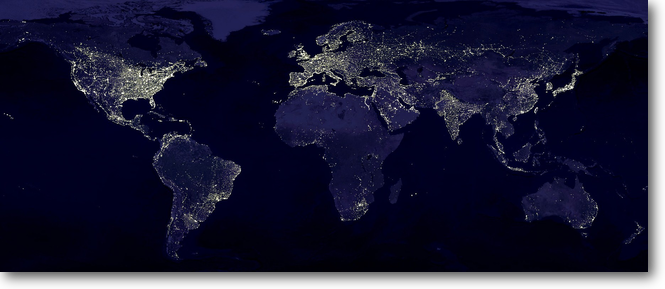 日本とアメリカ、ヨーロッパの明るさが際立っている。NOAA